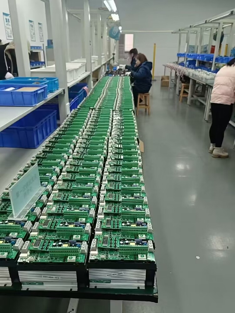 电力调整器在运行时最大电流逐步降低是为什么？