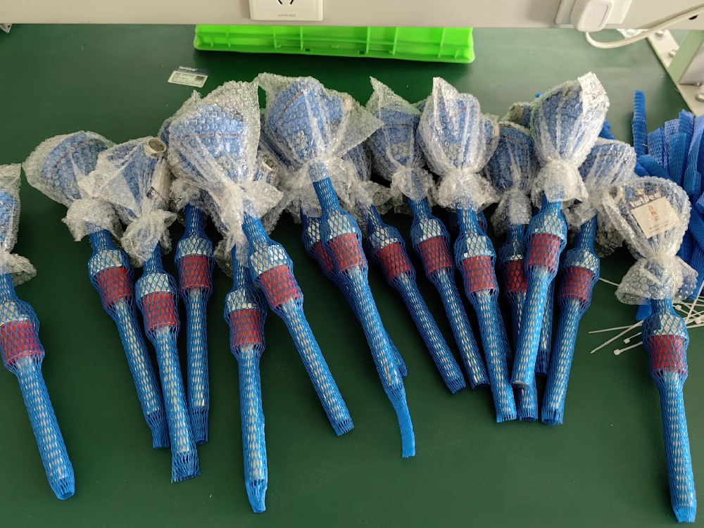 在工业自动化中，热电阻是若何与节造系统集成的，以实现温度节造和监测？