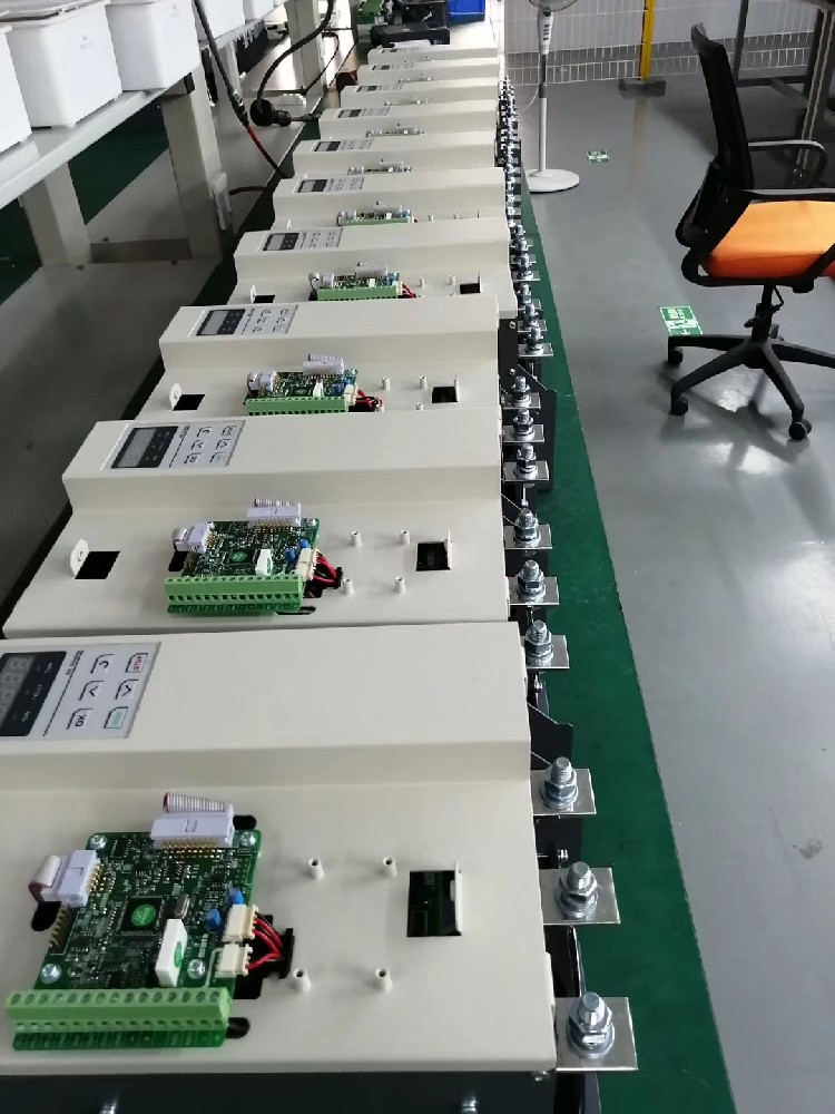 电力调整器与变频器在某些利用场景下职能有沉叠，若何抉择使用哪一个？